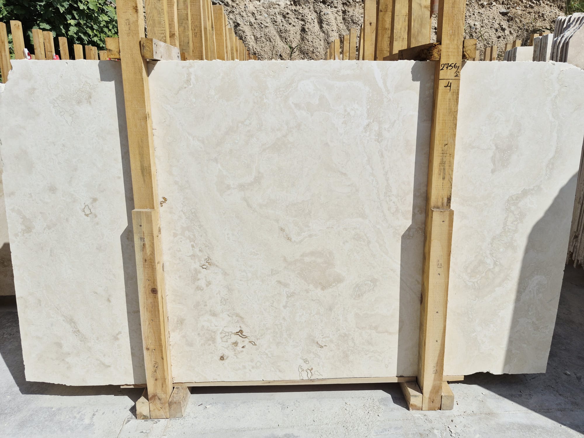 Wavy Wall Cladding Pattern Light Travertine: Vein Cut vs Cross Cut | North Star Marble