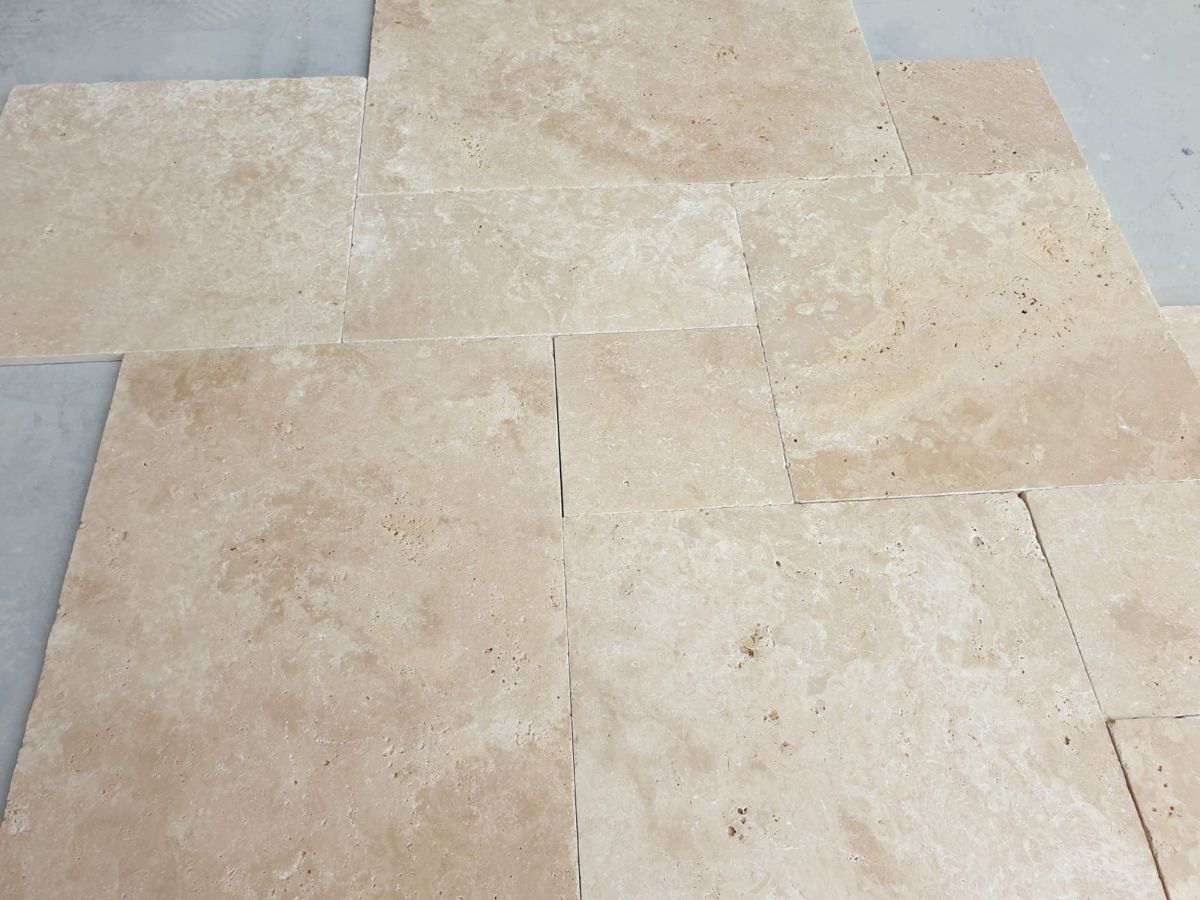 Light travertine French pattern set, tumbled, 3 cm