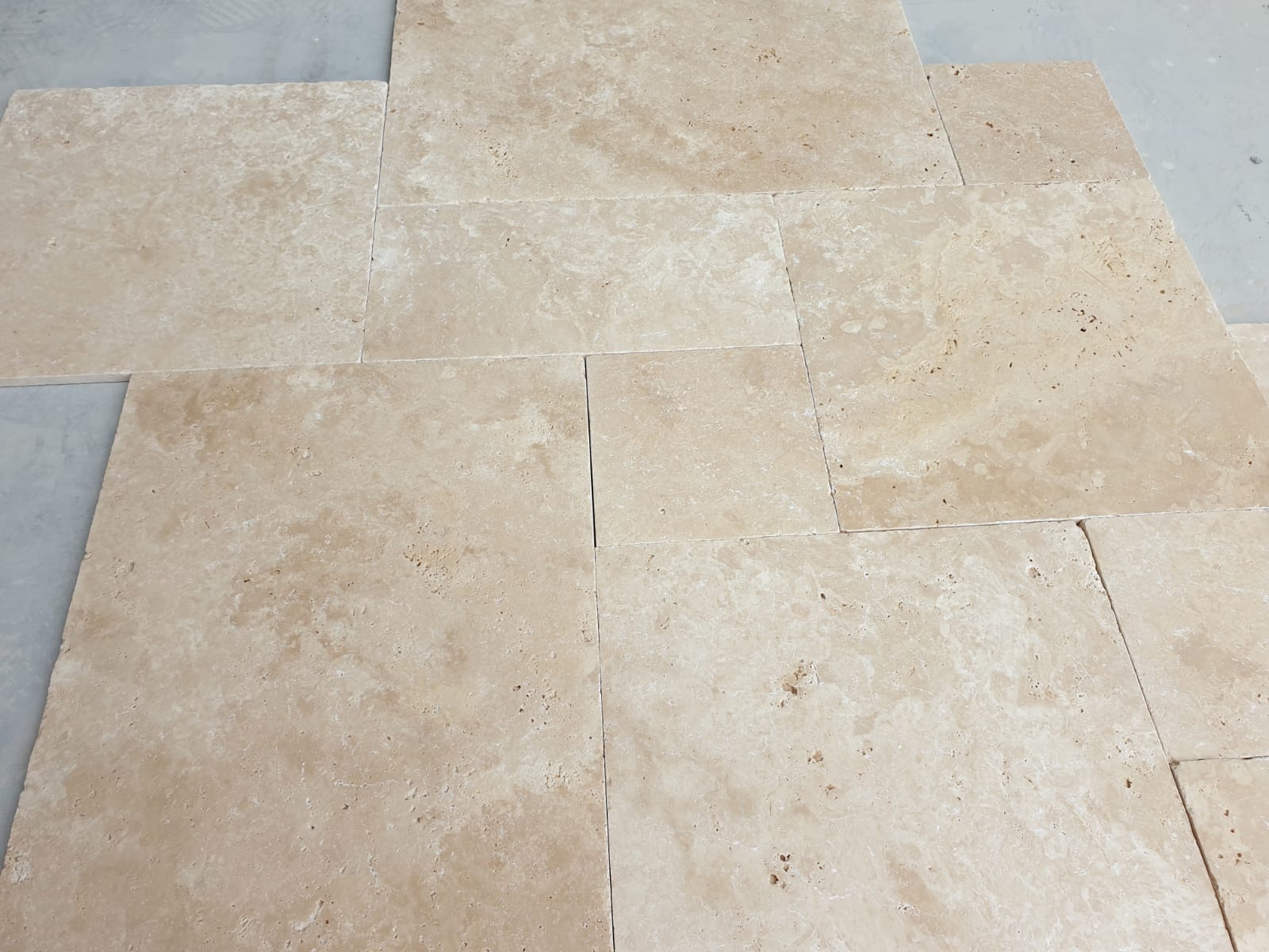 Tumbled cross cut light travertine set, 3 cm thick
